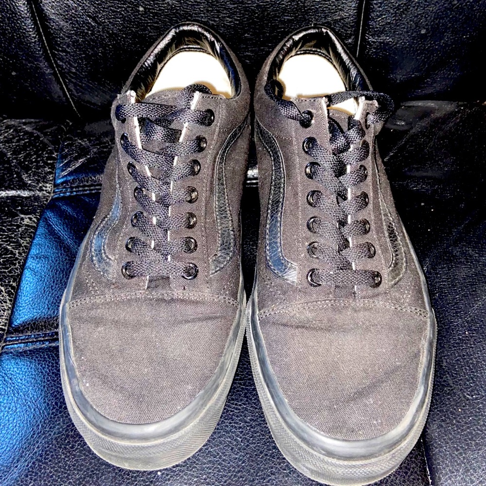 Vans Authentic Old Skool All Black: Size 8.5